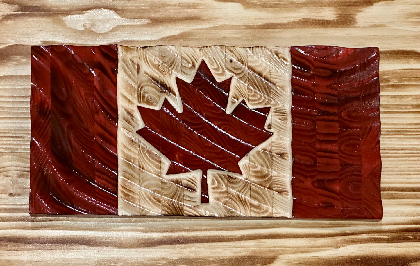 Petits drapeaux du Canada en bois ondulés - Prêts à expédier