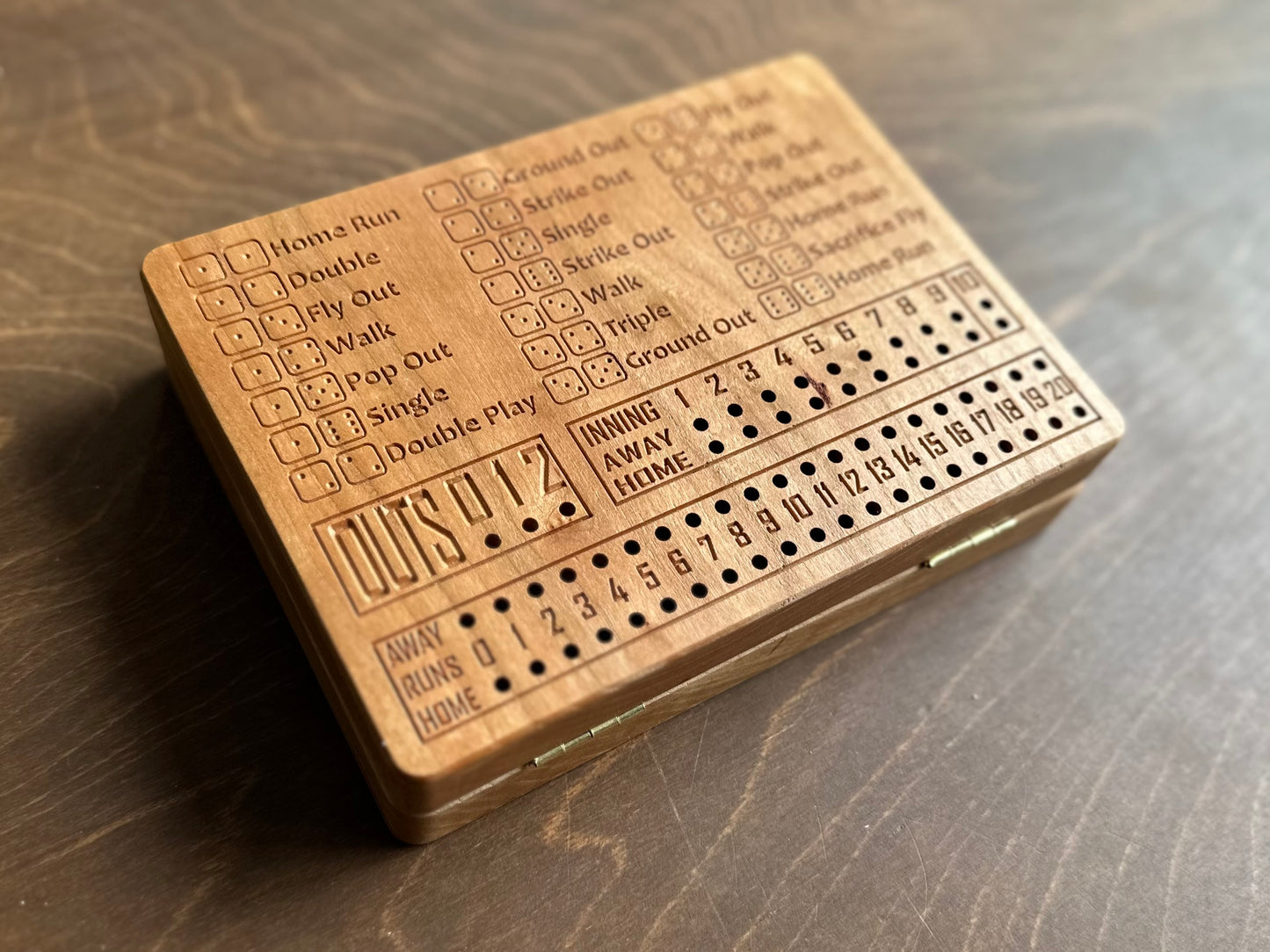 Jeu de société de baseball avec dés | Pliable | Format voyage | Rangement intégré | Jeu de dés | Piquets métalliques | Personnalisé | Votre logo | Bois dur de qualité supérieure