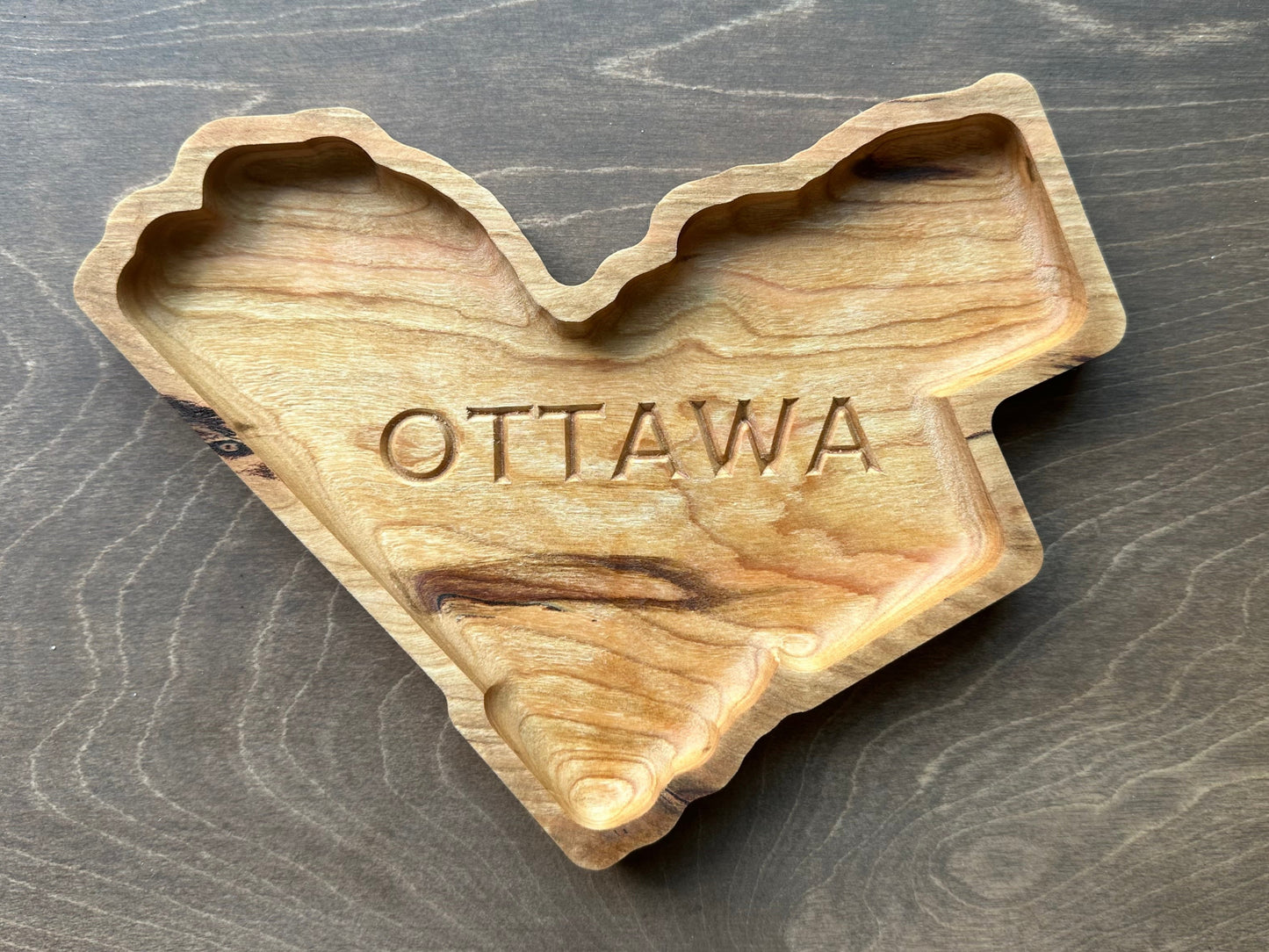 Plateau fourre-tout en bois dur de forme Ottawa | Érable | Cerisier | Noyer | Ontario | Canada | Capitale nationale | Souvenir | Souvenir