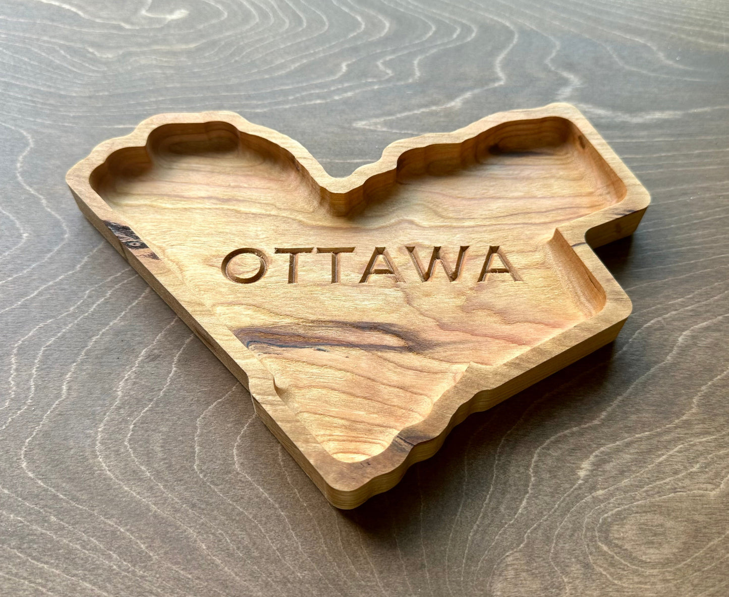 Plateau fourre-tout en bois dur de forme Ottawa | Érable | Cerisier | Noyer | Ontario | Canada | Capitale nationale | Souvenir | Souvenir