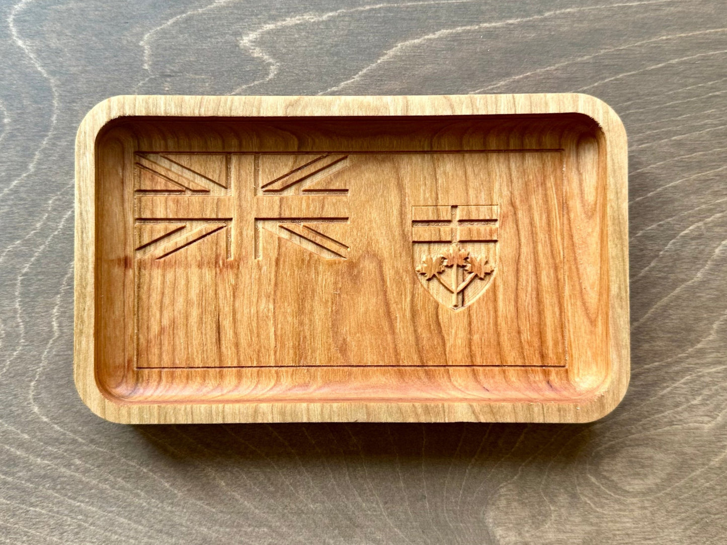 Plateau fourre-tout en bois dur avec drapeau de l'Ontario | Dessous de plat | Planche de service | Planche à charcuterie | Érable | Cerisier | Noyer | Toronto | Ottawa | ON Canada