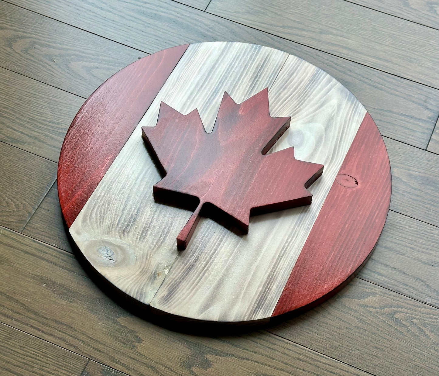 Drapeau du Canada rond en bois 3D de 16 po | Rouge et blanc | Prêt à expédier