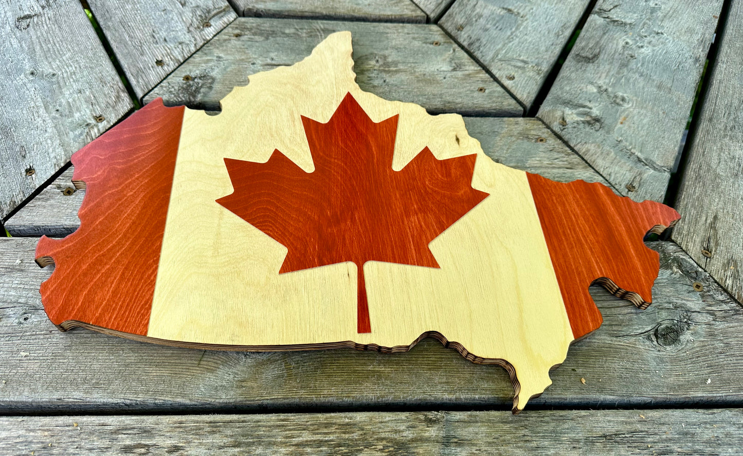 Drapeau de carte du Canada en bois | Bouleau Baltique | Drapeau de forme du Canada