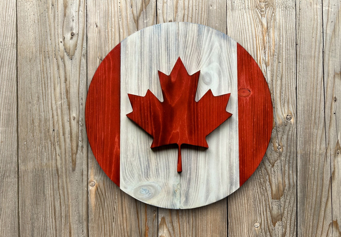 Drapeau du Canada rond en bois 3D de 16 po | Rouge et blanc | Prêt à expédier