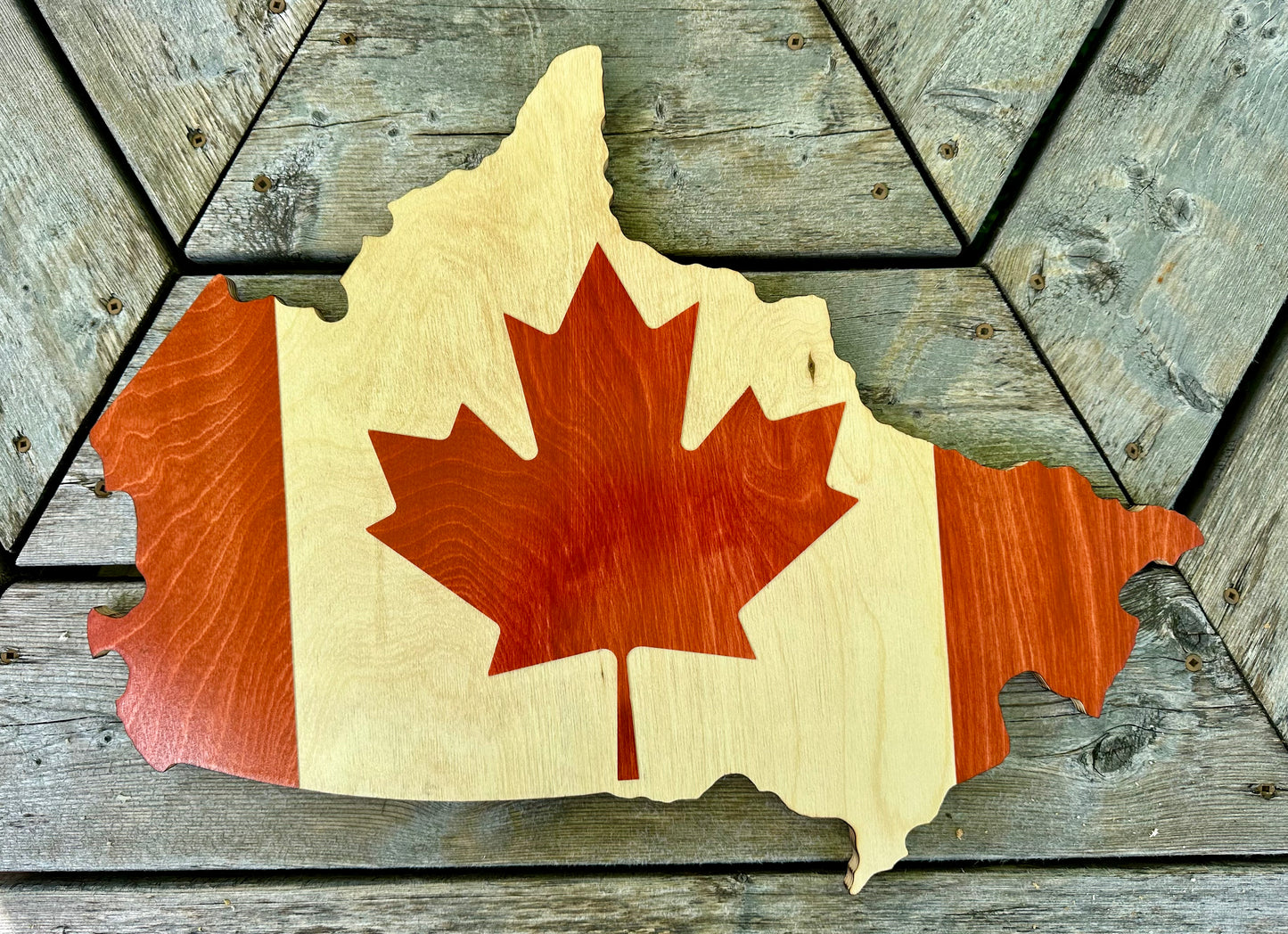 Drapeau de carte du Canada en bois | Bouleau Baltique | Drapeau de forme du Canada