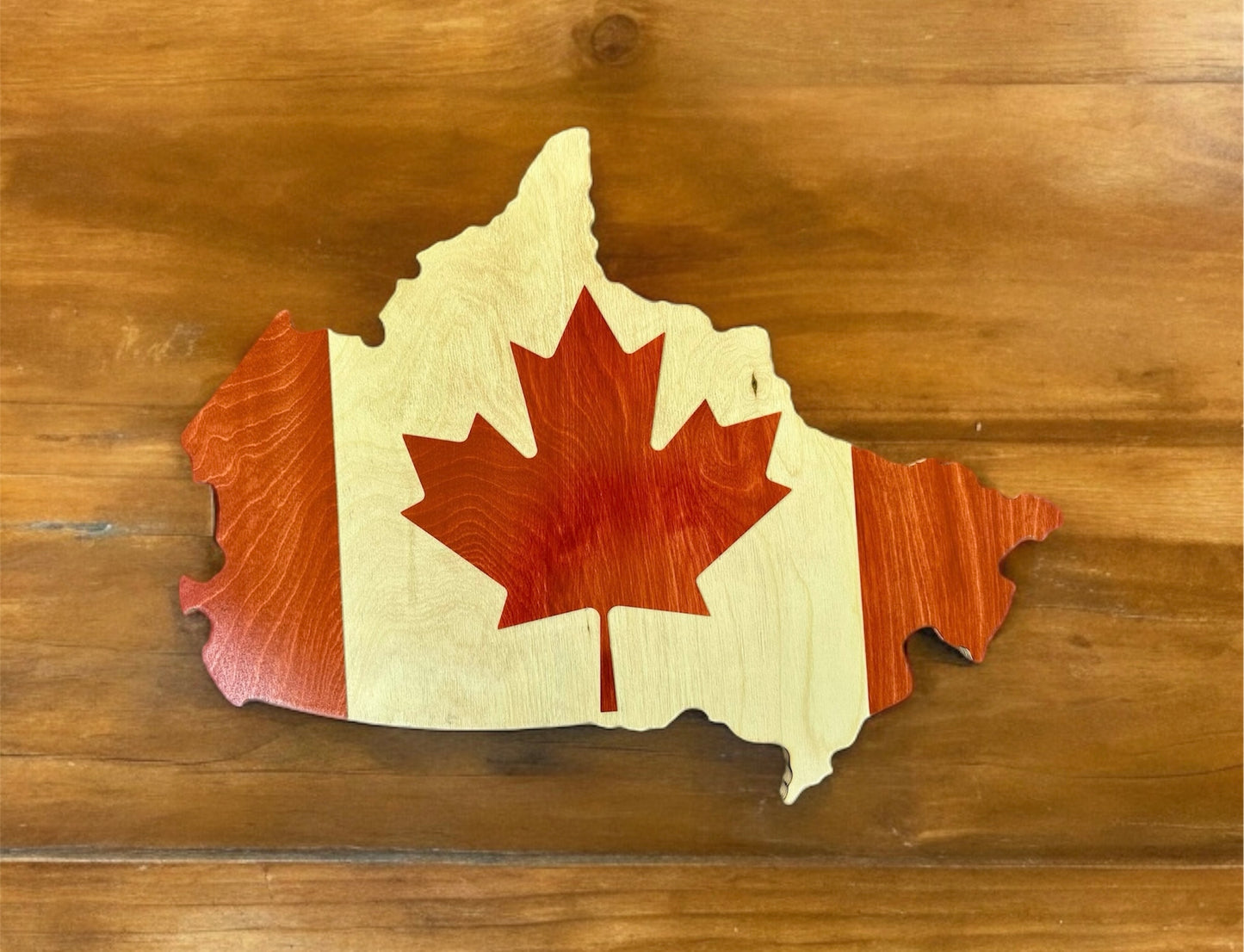 Drapeau de carte du Canada en bois | Bouleau Baltique | Drapeau de forme du Canada