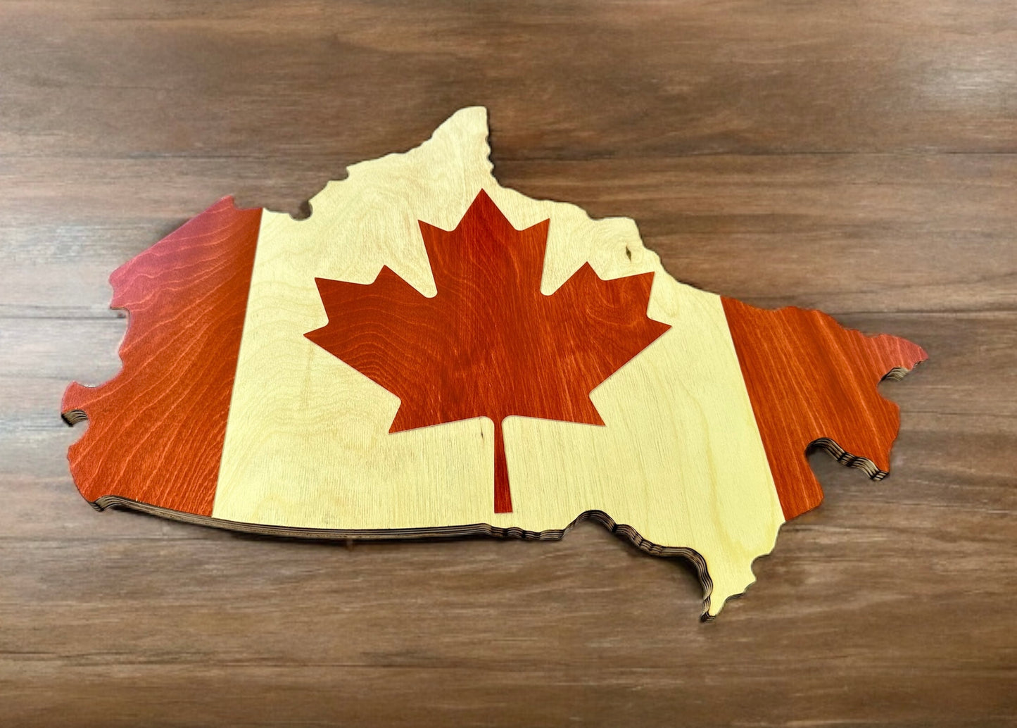 Drapeau de carte du Canada en bois | Bouleau Baltique | Drapeau de forme du Canada