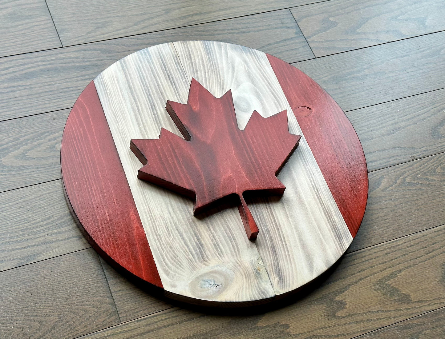 Drapeau du Canada rond en bois 3D de 16 po | Rouge et blanc | Prêt à expédier