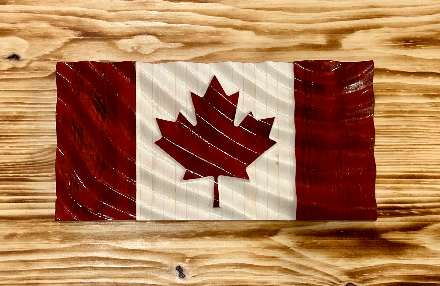 Petits drapeaux du Canada en bois ondulés - Prêts à expédier