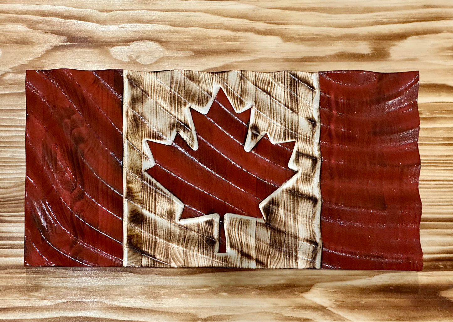 Petits drapeaux du Canada en bois ondulés - Prêts à expédier