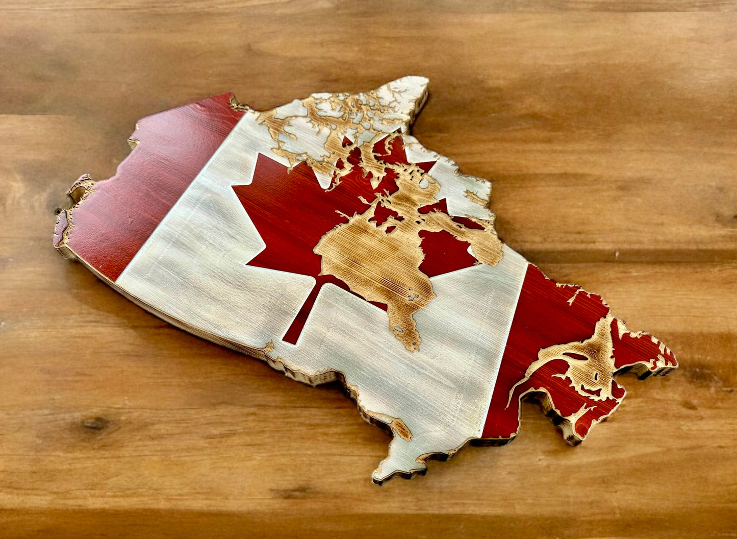 Drapeau de carte du Canada en bois | Avec détails de l'île | Pin | Rouge &amp; Blanc &amp; Naturel | Drapeau de forme du Canada