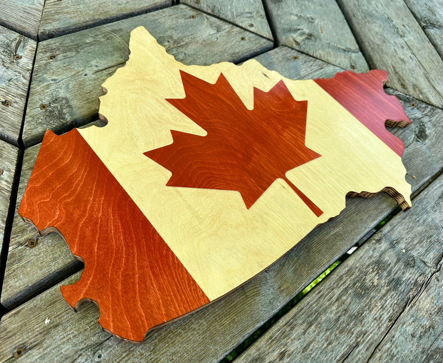 Drapeau de carte du Canada en bois | Bouleau Baltique | Drapeau de forme du Canada