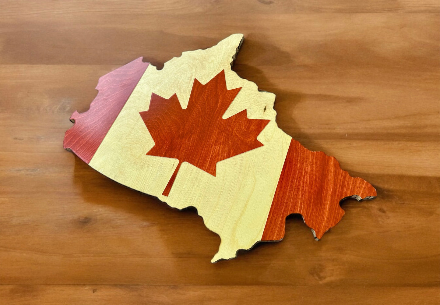 Drapeau de carte du Canada en bois | Bouleau Baltique | Drapeau de forme du Canada