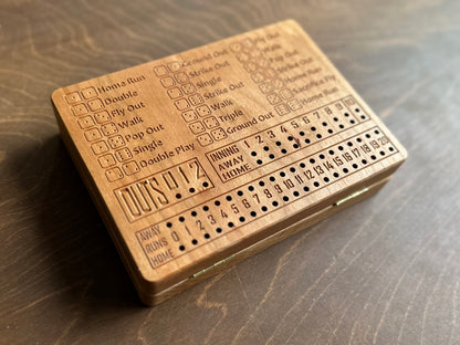 Jeu de société de baseball avec dés | Pliable | Format voyage | Rangement intégré | Jeu de dés | Piquets métalliques | Personnalisé | Votre logo | Bois dur de qualité supérieure
