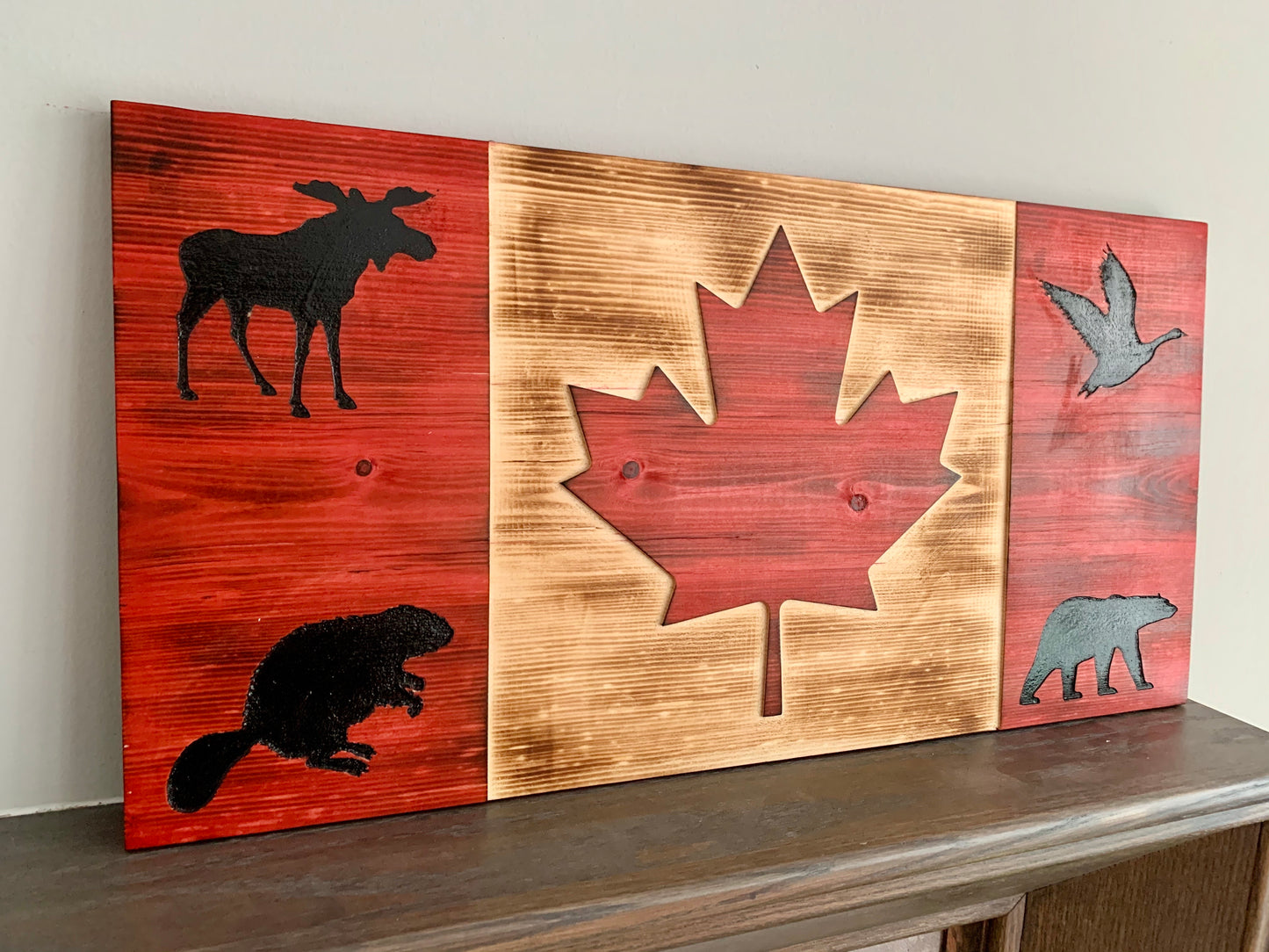 Animaux canadiens emblématiques Drapeau du Canada en bois | Orignal | Castor | Bernache du Canada | Ours polaire