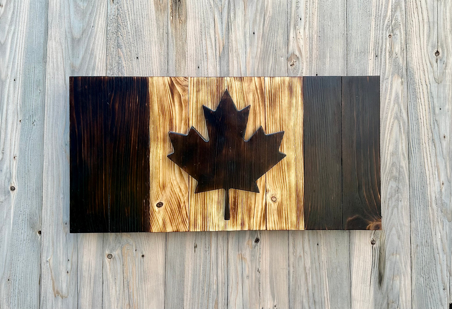 Drapeau du Canada en bois 3D - Naturel bicolore | Ratio officiel