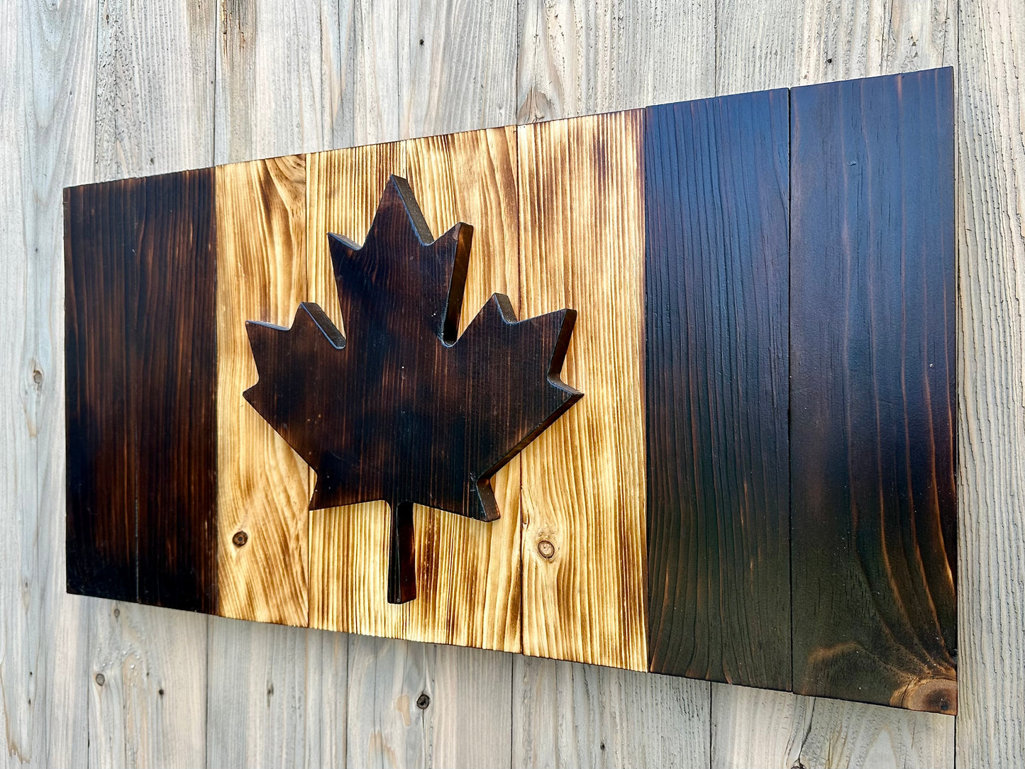 Drapeau du Canada en bois 3D - Naturel bicolore | Ratio officiel