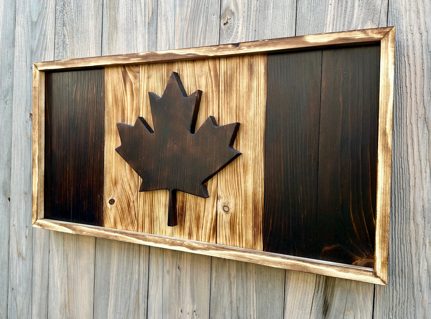 Drapeau du Canada en bois 3D - Naturel bicolore - Encadré | Ratio officiel