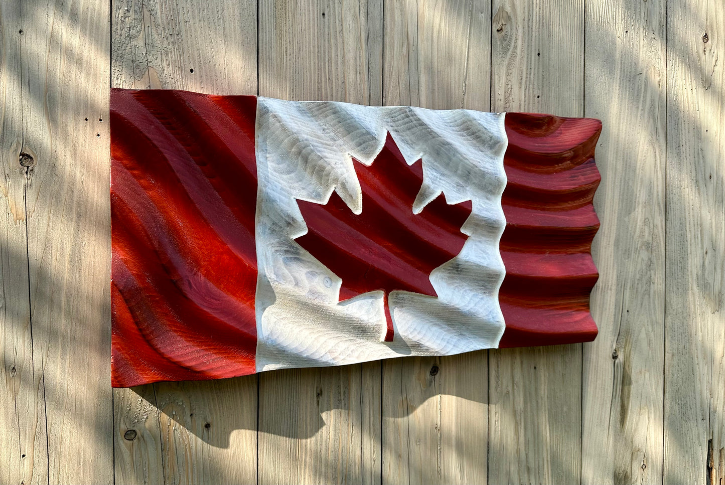 Drapeau du Canada ondulé en bois - Modèle de vague 1 - Rouge et blanc