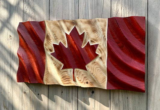 Drapeau du Canada en bois ondulé - Motif de vague 2 - Rouge et naturel