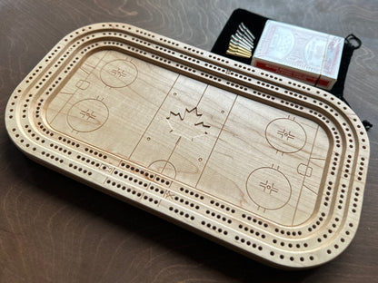 Planche de cribbage pour patinoire | Piquets métalliques | Personnalisé | Logo personnalisé | Bois dur de qualité supérieure | Feuille d'érable | Bâtons et rondelle de hockey