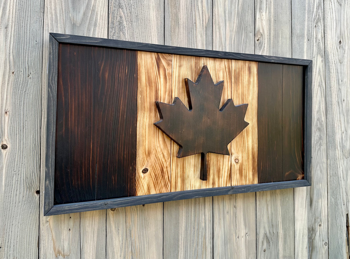 Drapeau du Canada en bois 3D - Naturel bicolore - Encadré | Ratio officiel