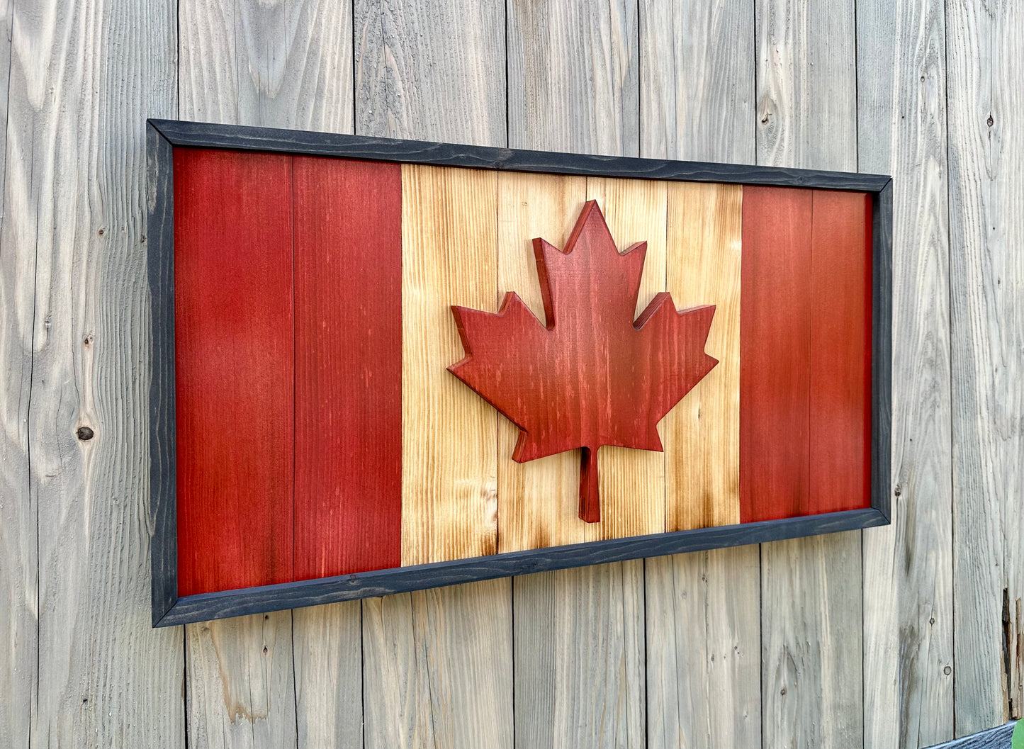 Drapeau du Canada en bois 3D – Rouge et naturel – Encadré | Ratio officiel