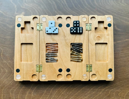 Farkle | 10 000 | Dix mille | Jeu de dés | Pliable | Format voyage | Rangement intégré | Jeu de société | Chevilles | Personnalisé | Bois dur de qualité supérieure
