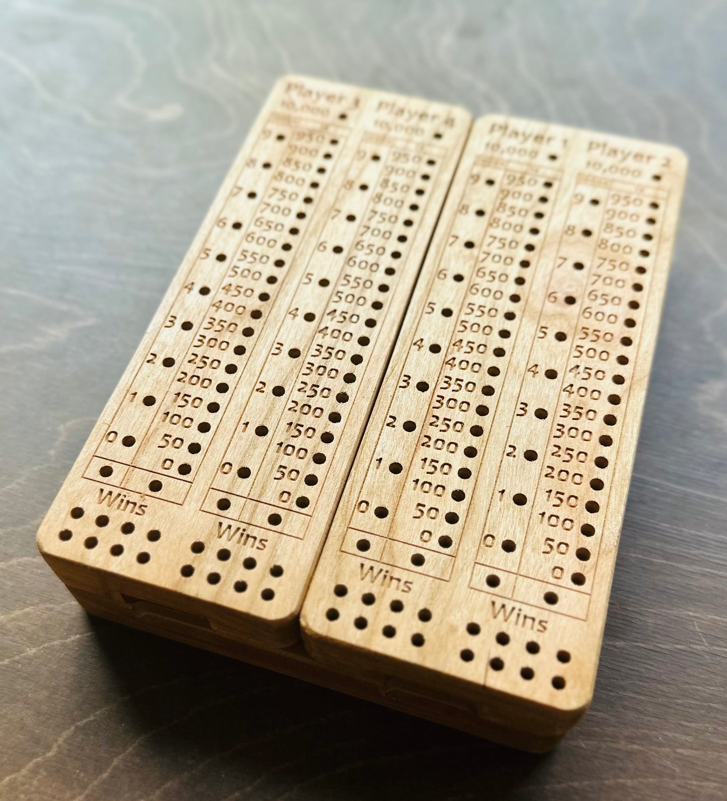 Farkle | 10 000 | Dix mille | Jeu de dés | Pliable | Format voyage | Rangement intégré | Jeu de société | Chevilles | Personnalisé | Bois dur de qualité supérieure