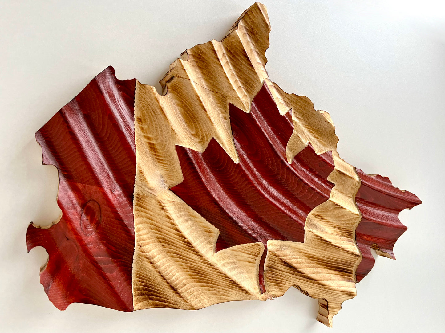 Drapeau de carte du Canada en bois ondulé 3D - Rouge et naturel | Drapeau de forme du Canada