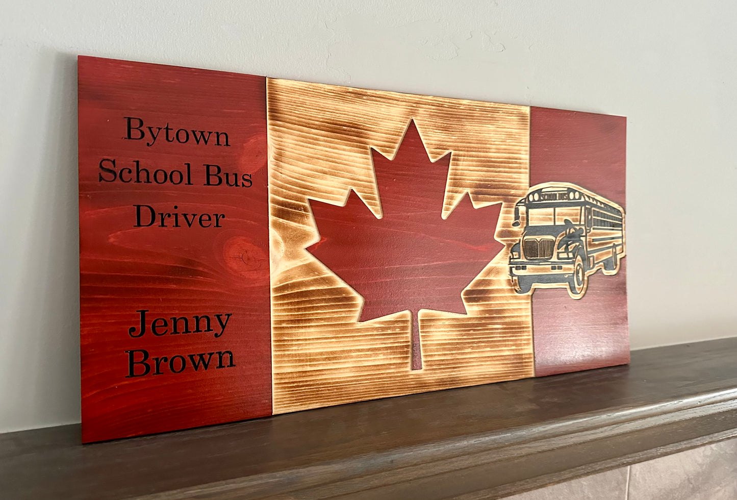 Drapeau du Canada en bois d’autobus scolaire personnalisé | Chauffeur | Étudiants | Transport | Jaune | Canada | Art mural | Cadeau | Panneau en bois