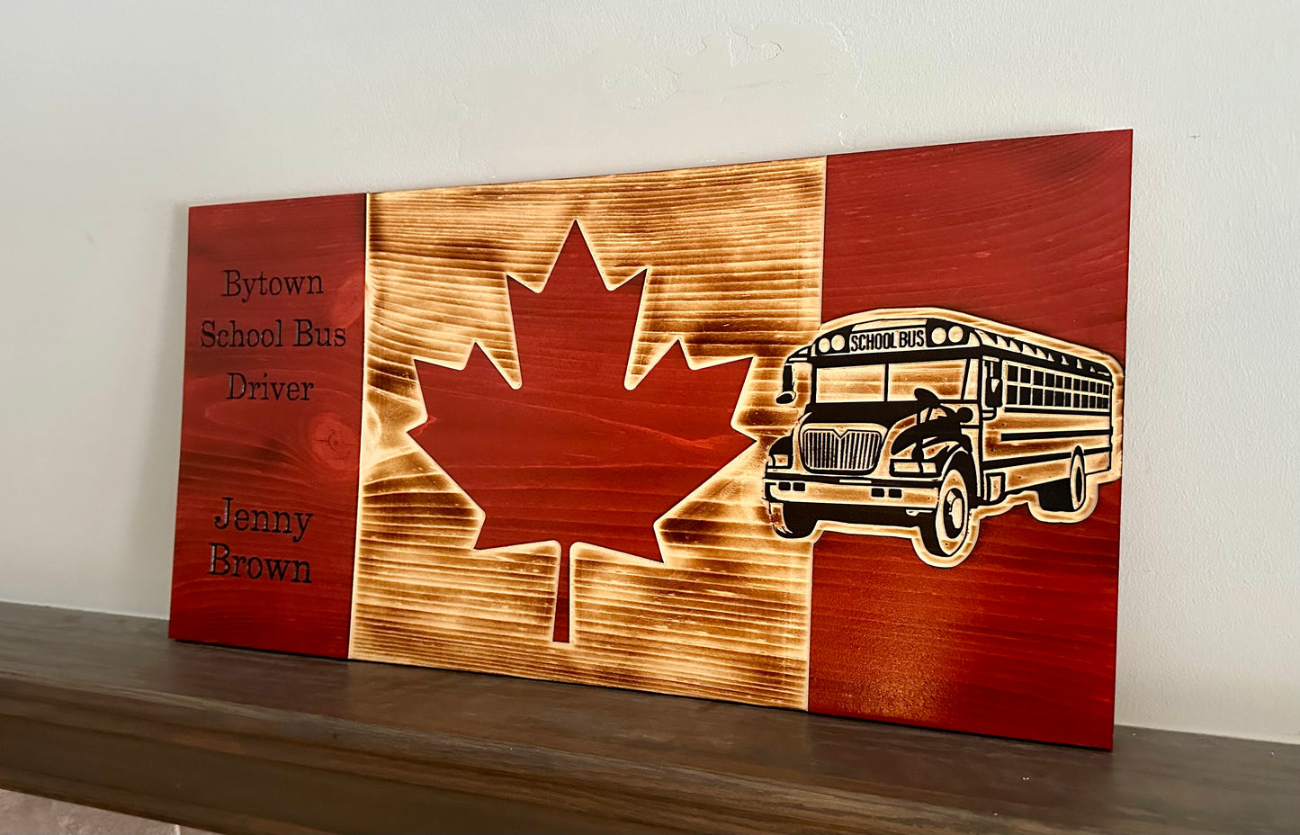 Drapeau du Canada en bois d’autobus scolaire personnalisé | Chauffeur | Étudiants | Transport | Jaune | Canada | Art mural | Cadeau | Panneau en bois