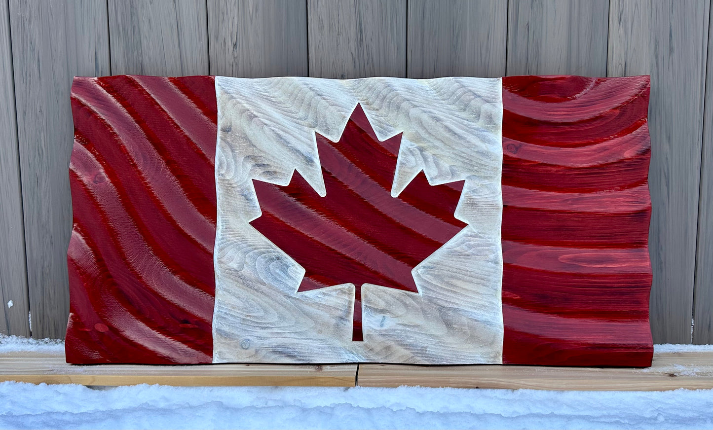 Drapeau du Canada en bois ondulé rouge et blanc - 34" x 17" - Prêt à expédier