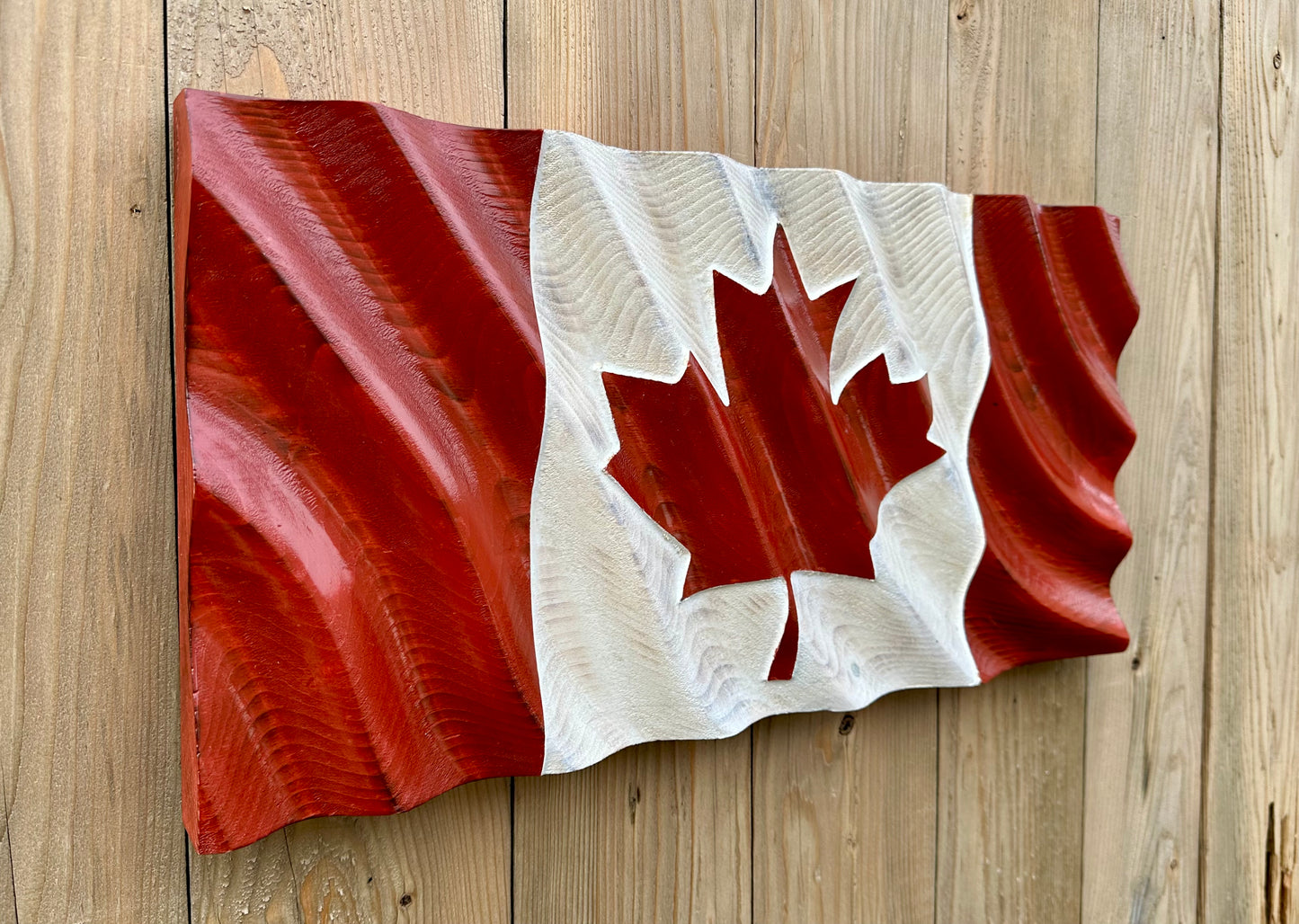 Drapeau du Canada ondulé en bois - Motif de vagues 2 - Rouge et blanc