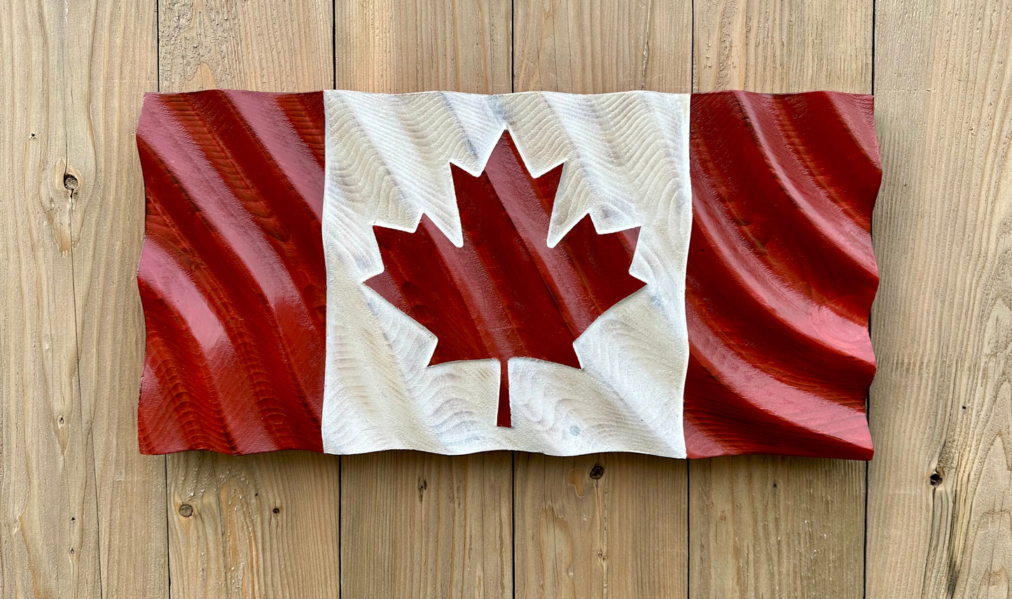 Drapeau du Canada en bois ondulé | Rouge et Blanc | 22,5" x 11,25" | Style de vague 2 | Prêt pour l'expédition