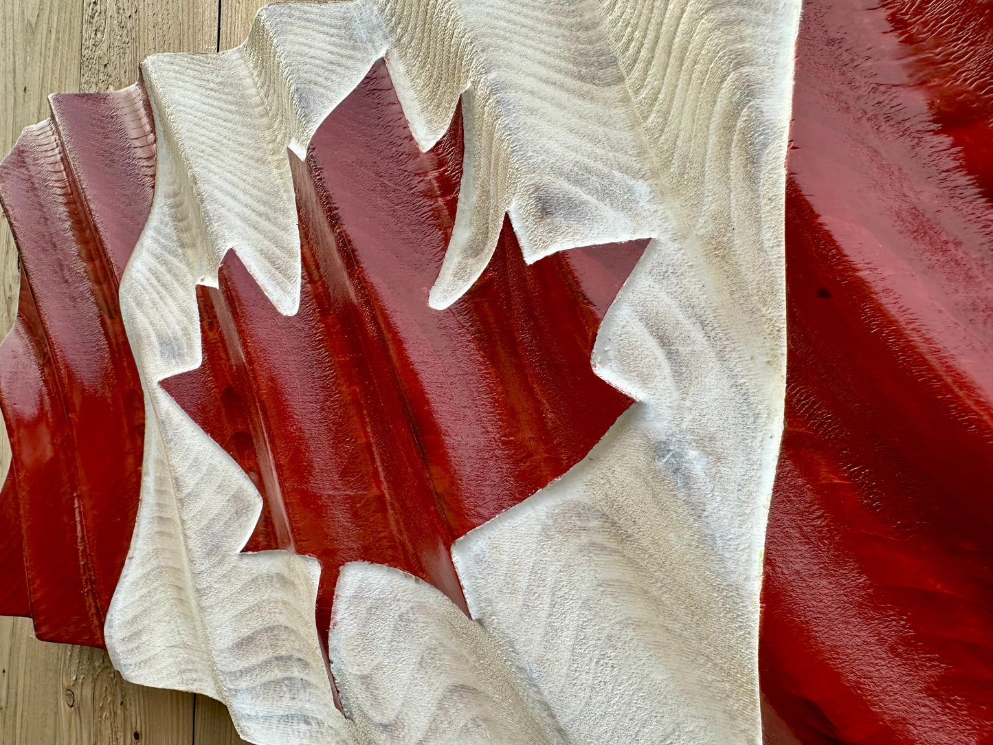 Drapeau du Canada ondulé en bois - Motif de vagues 2 - Rouge et blanc