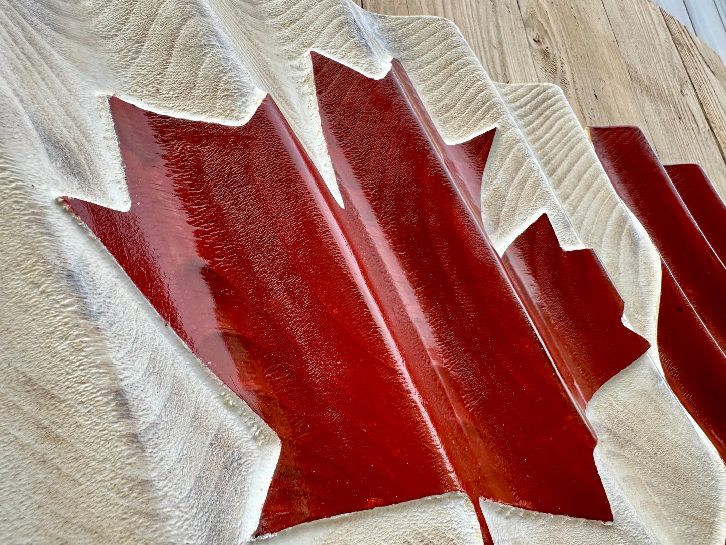 Drapeau du Canada ondulé en bois - Motif de vagues 2 - Rouge et blanc