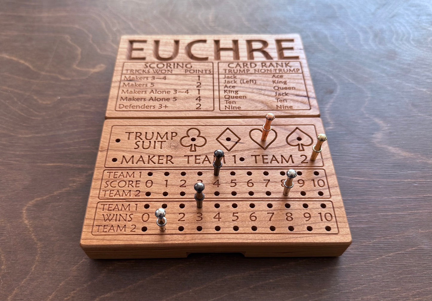 Jeu de cribbage classique | Pliable | Format voyage | Portable | Rangement intégré | Piquets métalliques | Personnalisé | Votre logo | Bois dur de qualité supérieure