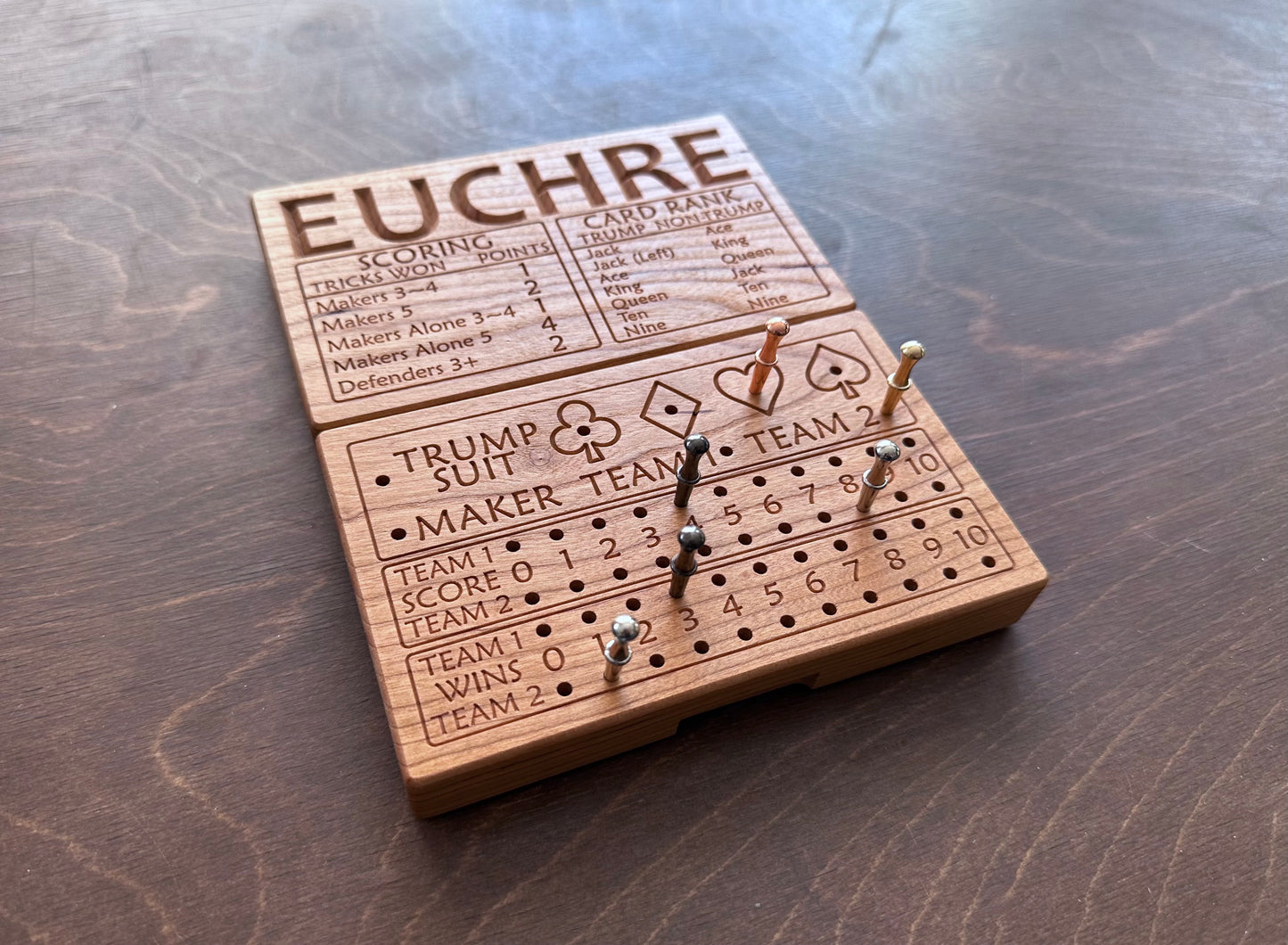 Jeu de cribbage classique | Pliable | Format voyage | Portable | Rangement intégré | Piquets métalliques | Personnalisé | Votre logo | Bois dur de qualité supérieure