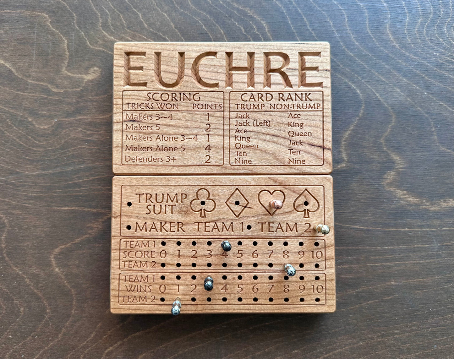 Jeu de cribbage classique | Pliable | Format voyage | Portable | Rangement intégré | Piquets métalliques | Personnalisé | Votre logo | Bois dur de qualité supérieure