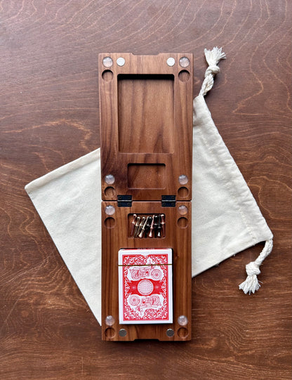 Plateau de cribbage pliable | 3 pistes | Format voyage | Portable | Rangement intégré | Chevilles métalliques | Gravure personnalisée | Bois franc de première qualité