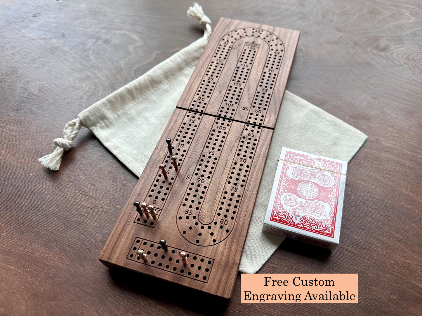 Plateau de cribbage pliable | 3 pistes | Format voyage | Portable | Rangement intégré | Chevilles métalliques | Gravure personnalisée | Bois franc de première qualité