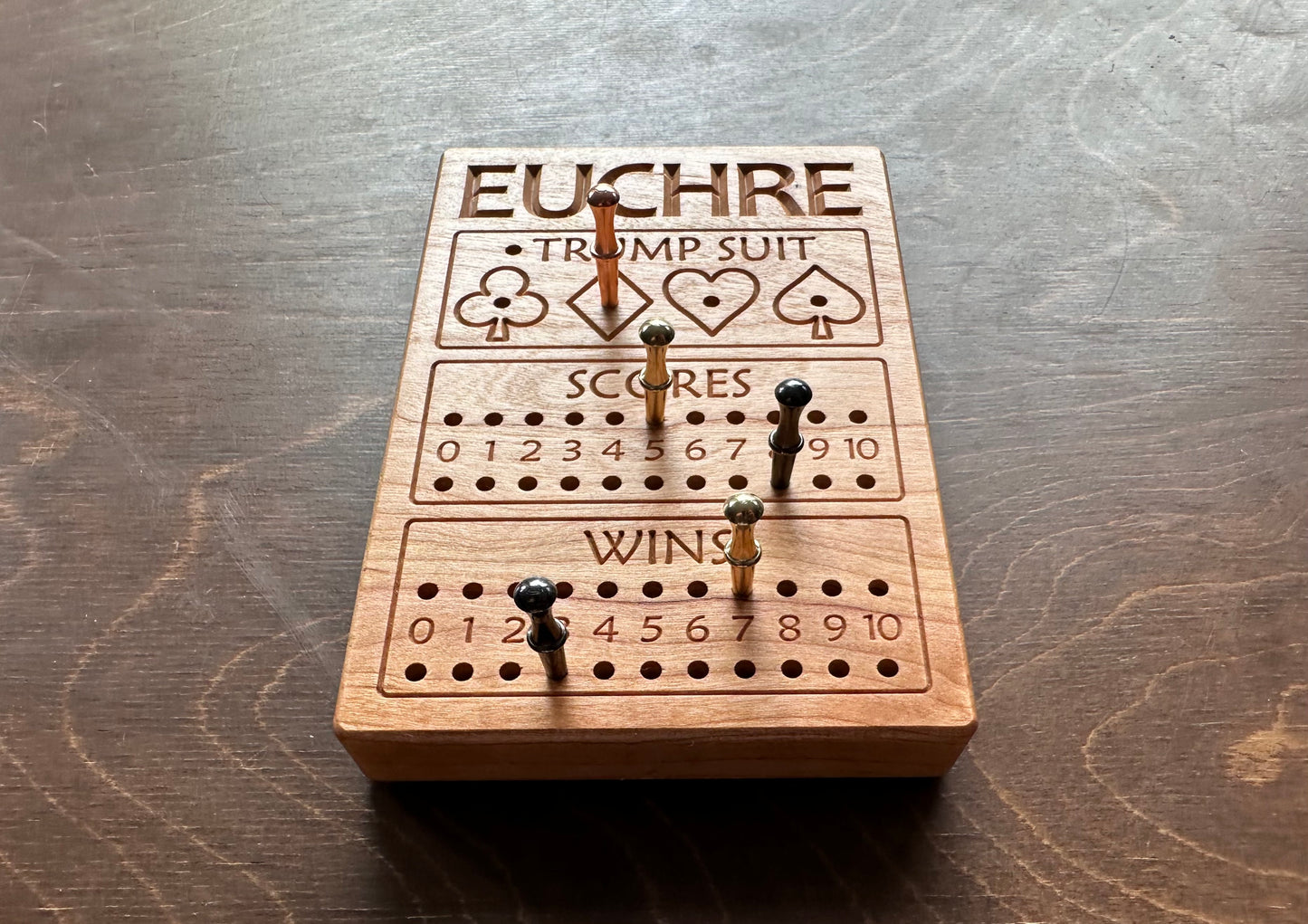 Jeu de cribbage classique | Pliable | Format voyage | Portable | Rangement intégré | Piquets métalliques | Personnalisé | Votre logo | Bois dur de qualité supérieure