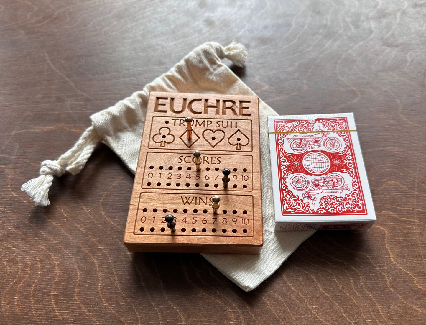 Jeu de cribbage classique | Pliable | Format voyage | Portable | Rangement intégré | Piquets métalliques | Personnalisé | Votre logo | Bois dur de qualité supérieure