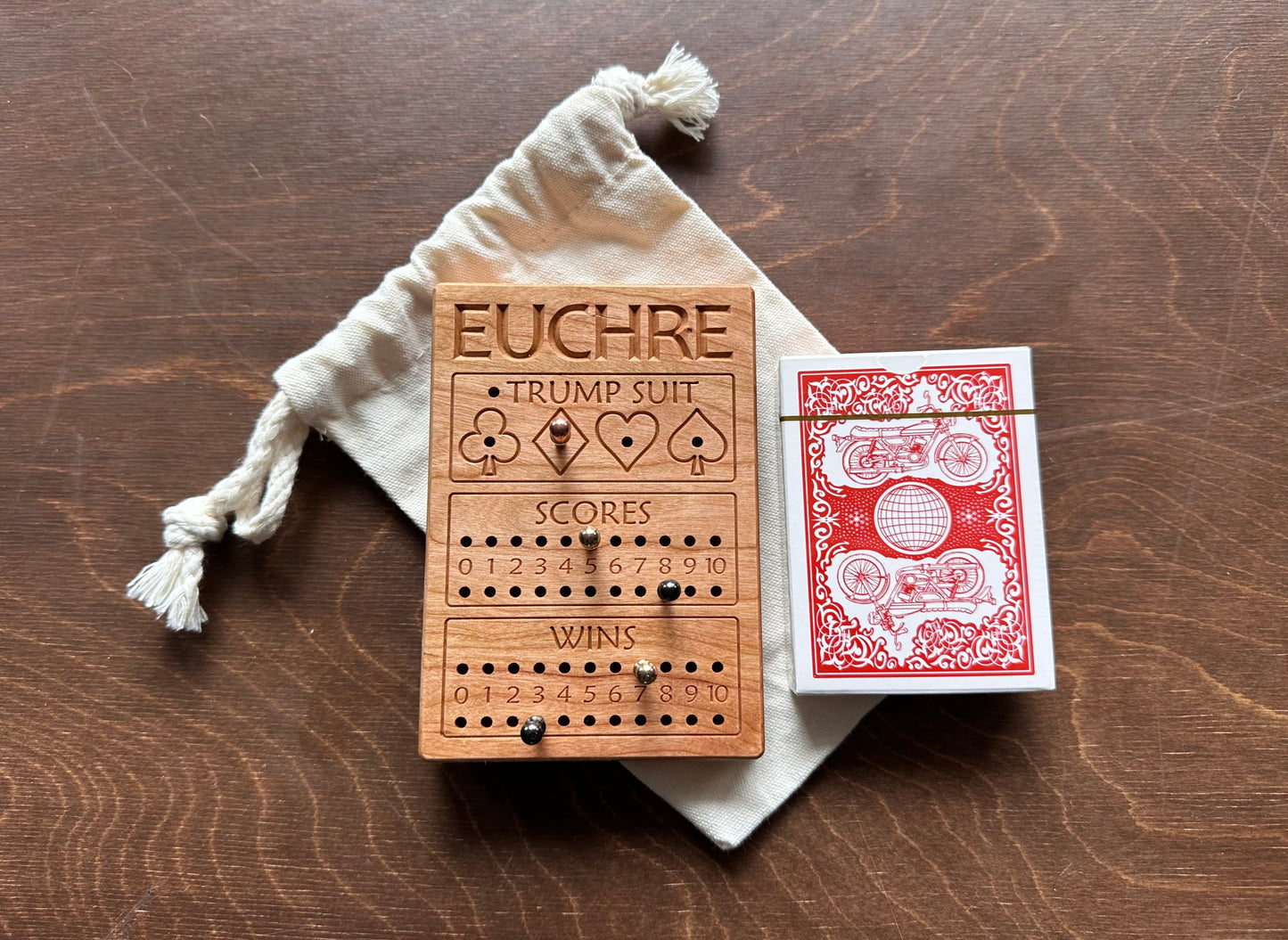 Jeu de cribbage classique | Pliable | Format voyage | Portable | Rangement intégré | Piquets métalliques | Personnalisé | Votre logo | Bois dur de qualité supérieure