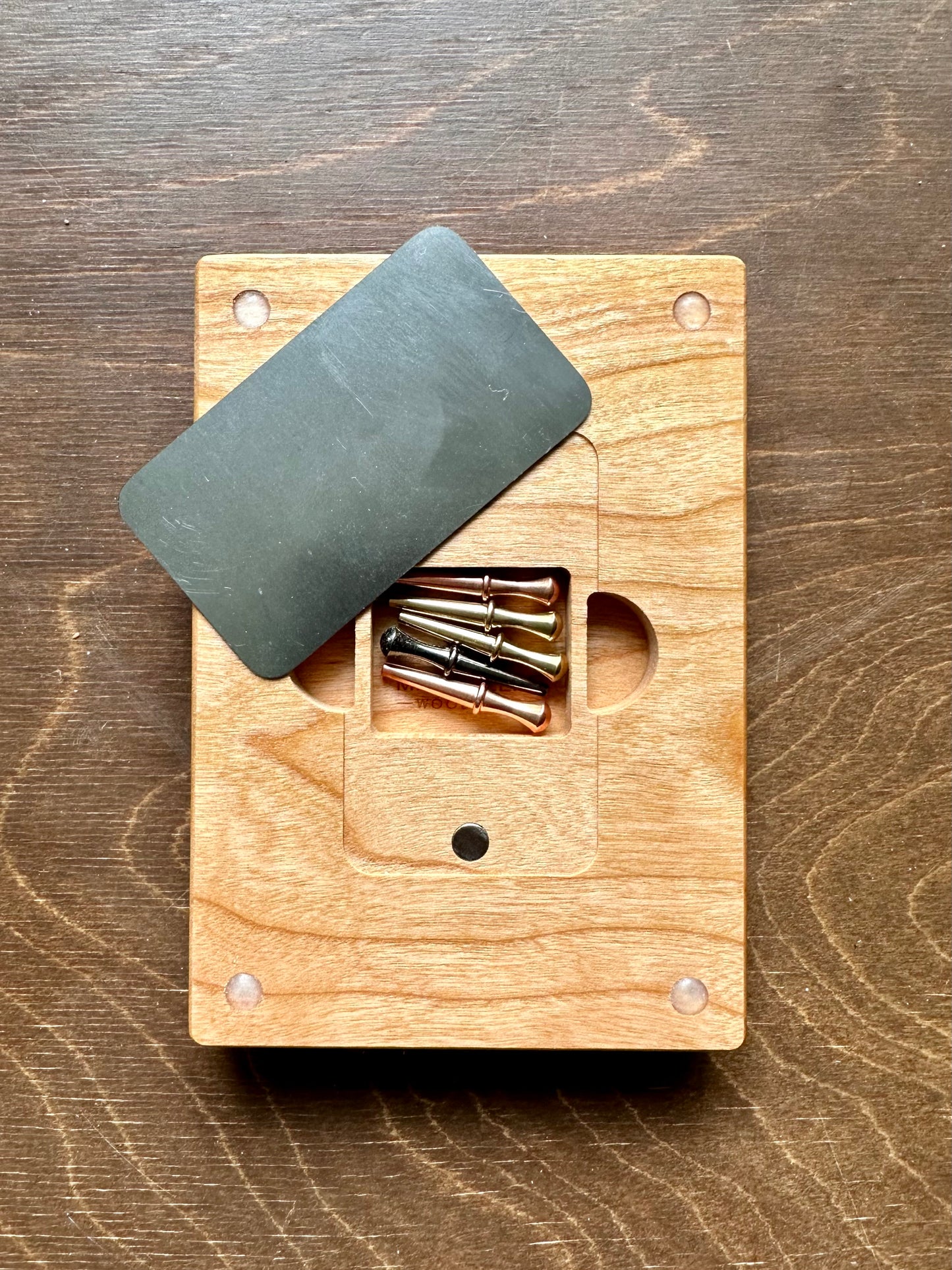 Jeu de cribbage classique | Pliable | Format voyage | Portable | Rangement intégré | Piquets métalliques | Personnalisé | Votre logo | Bois dur de qualité supérieure