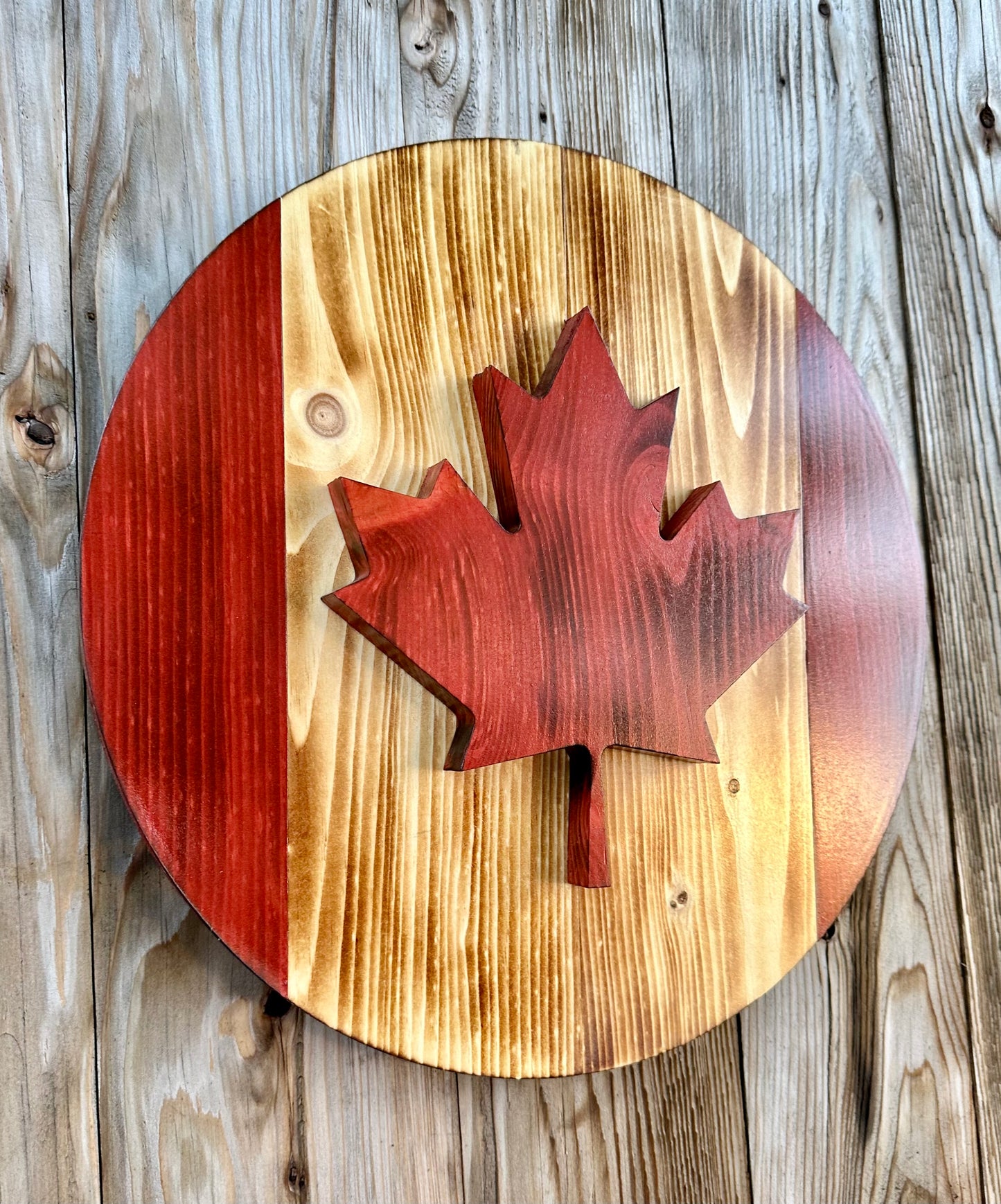 Drapeau du Canada rond en bois 3D de 16 po | Rouge et naturel | Prêt à expédier