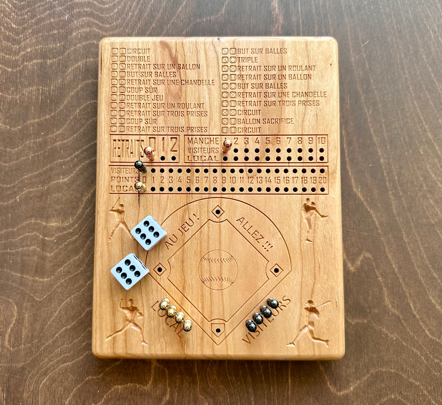 Jeu de société de baseball avec dés | Pliable | Format voyage | Rangement intégré | Jeu de dés | Piquets métalliques | Personnalisé | Votre logo | Bois dur de qualité supérieure
