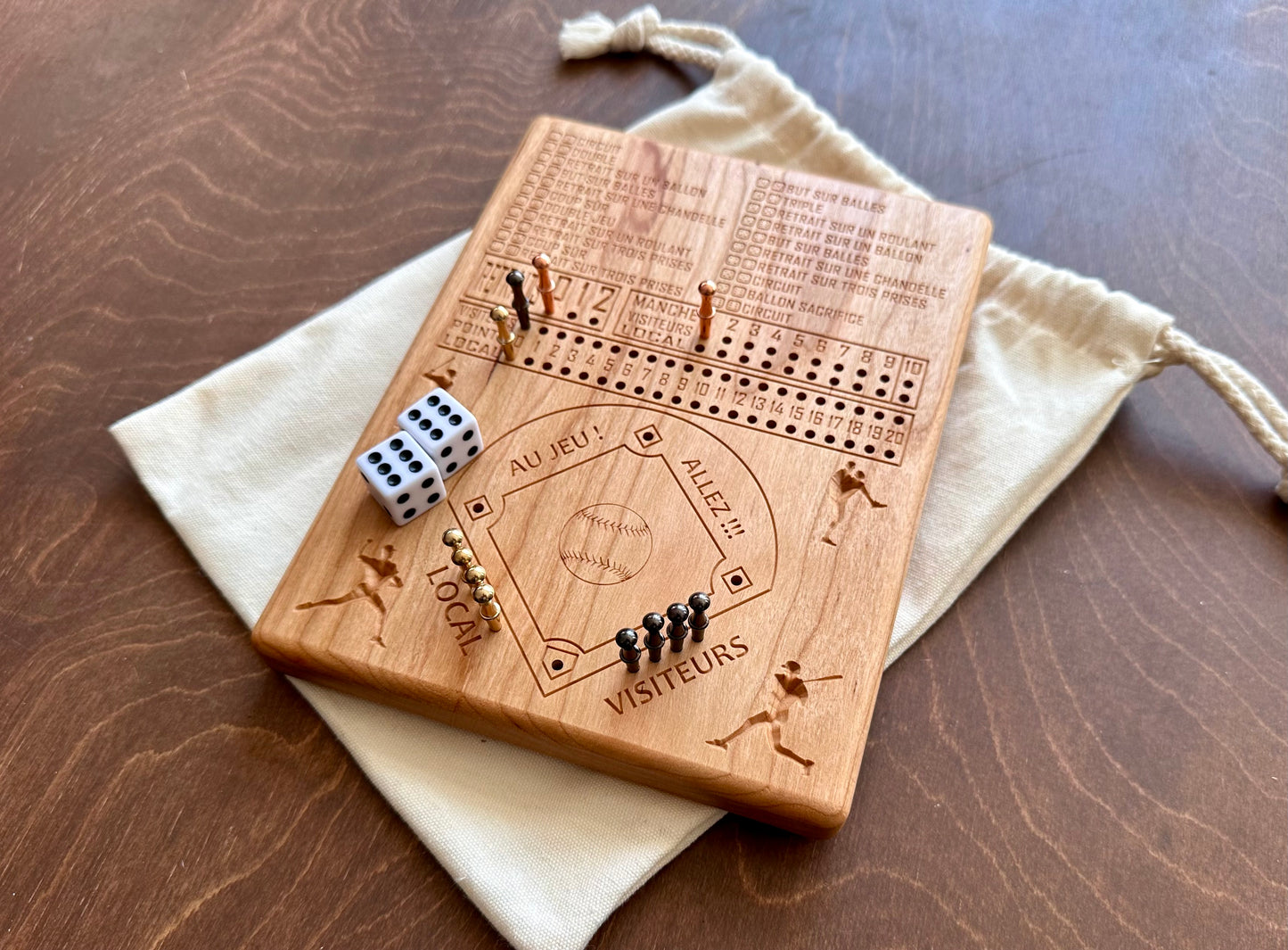 Jeu de société de baseball avec dés | Pliable | Format voyage | Rangement intégré | Jeu de dés | Piquets métalliques | Personnalisé | Votre logo | Bois dur de qualité supérieure