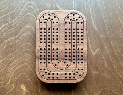 Jeu de cribbage classique | Pliable | Format voyage | Portable | Rangement intégré | Piquets métalliques | Personnalisé | Votre logo | Bois dur de qualité supérieure